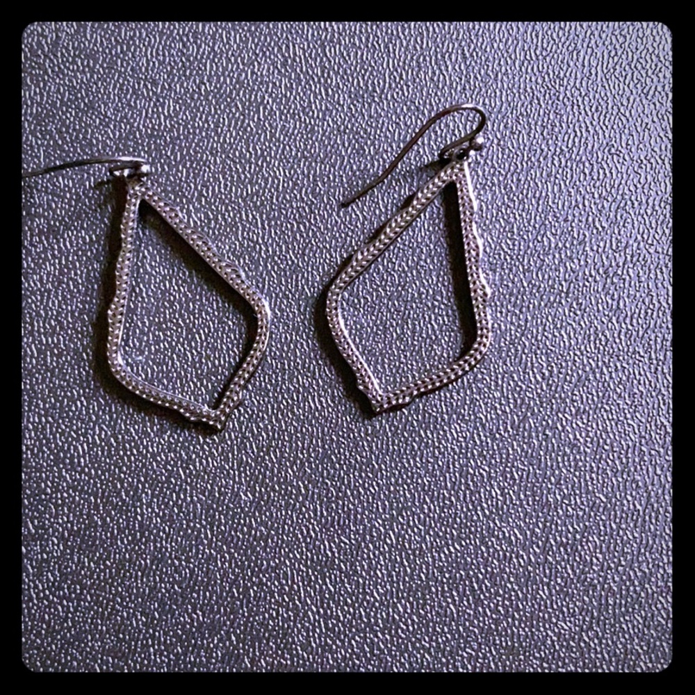 Sophia earrings in gunmetal